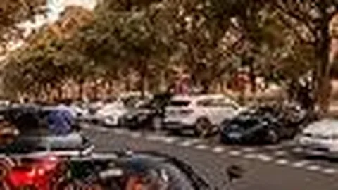 章子怡迪奥红毯造型引争议，景甜假发套造型成焦点